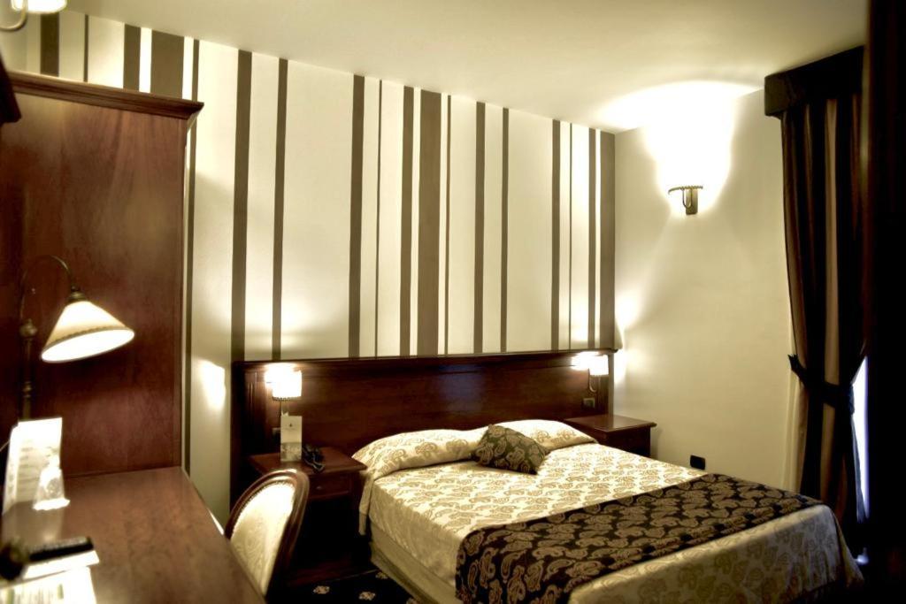 Antica Stazione Hotel Chiaramonte Gulfi Buitenkant foto
