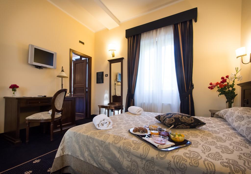 Antica Stazione Hotel Chiaramonte Gulfi Buitenkant foto