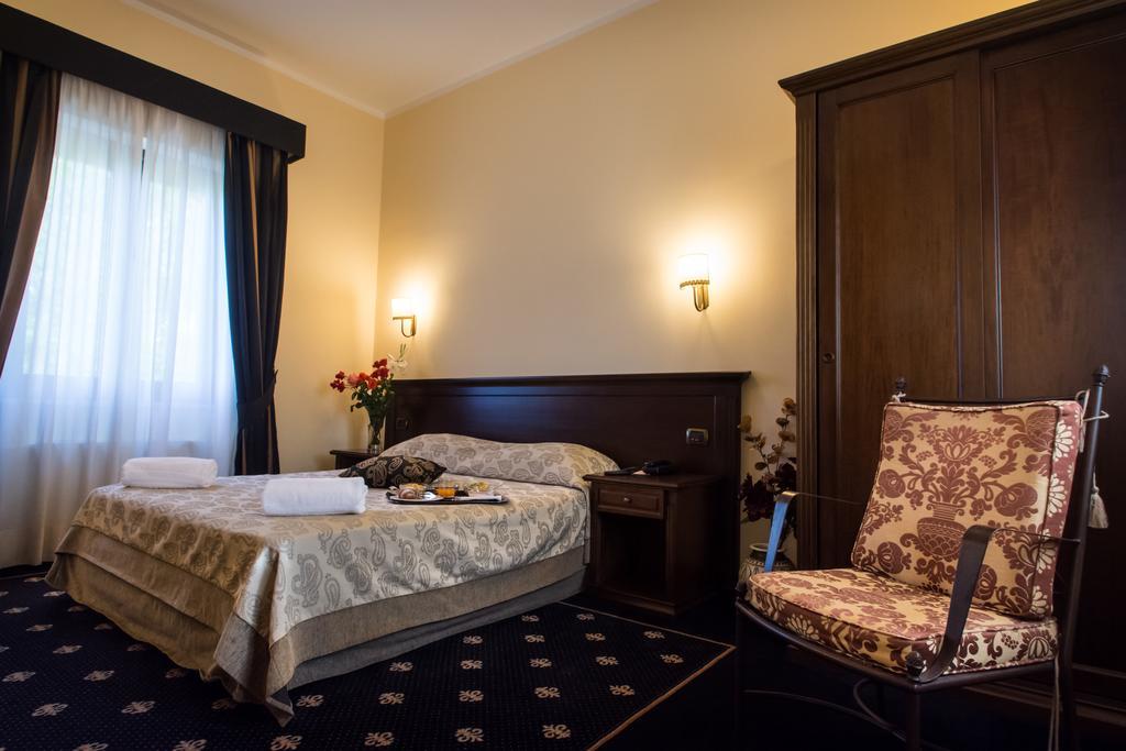 Antica Stazione Hotel Chiaramonte Gulfi Buitenkant foto