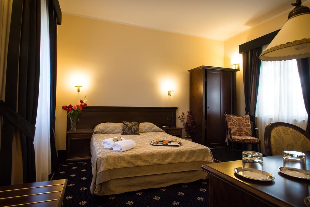 Antica Stazione Hotel Chiaramonte Gulfi Buitenkant foto