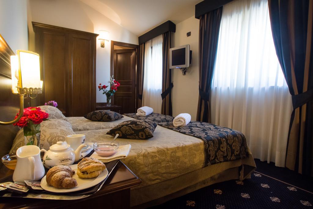Antica Stazione Hotel Chiaramonte Gulfi Kamer foto
