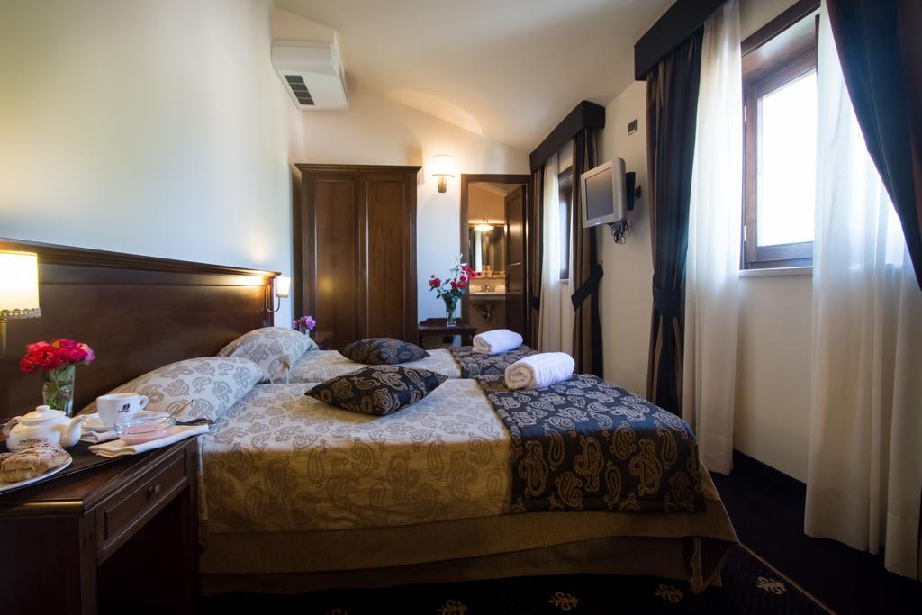 Antica Stazione Hotel Chiaramonte Gulfi Kamer foto
