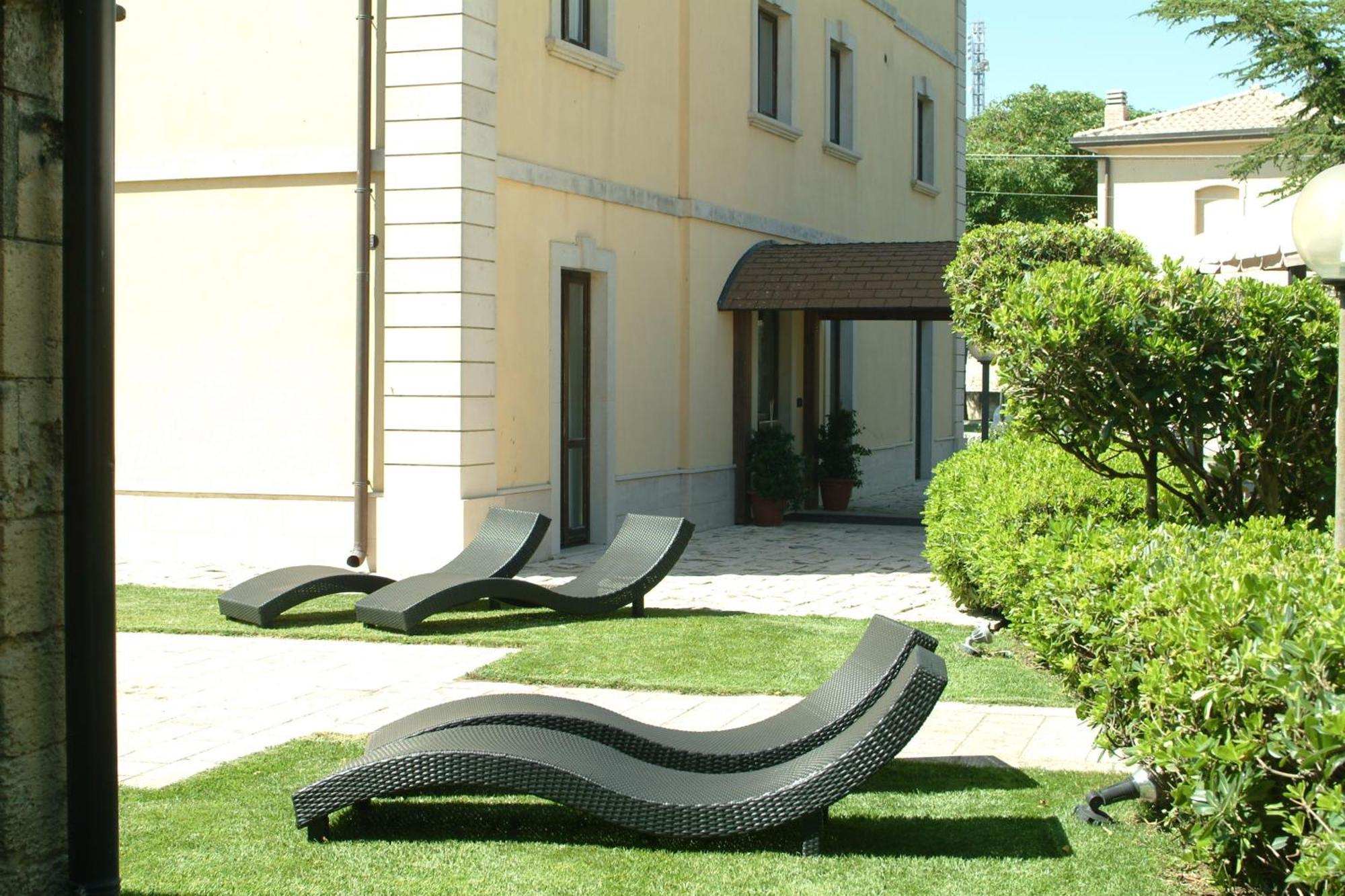Antica Stazione Hotel Chiaramonte Gulfi Buitenkant foto